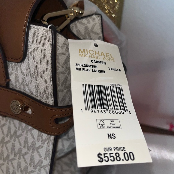 Michael Kors NWT Carmen vanilla medium flap satchal Xbody retails $558 - Picture 11 of 12